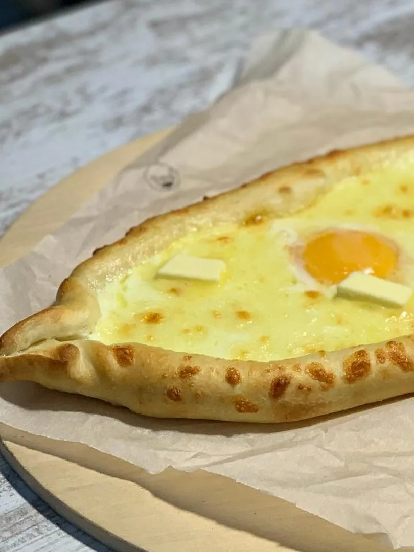 Хачапури по-аджарски от Feta